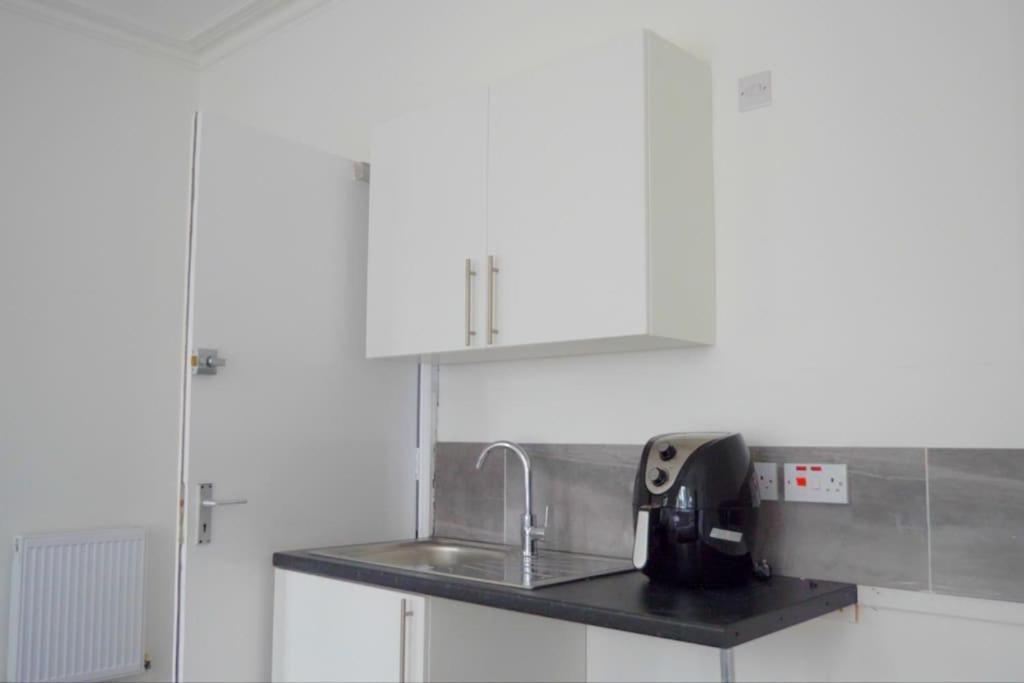Discover Your Cozy Haven A Perfect Studio Getaway Лимингтон Экстерьер фото