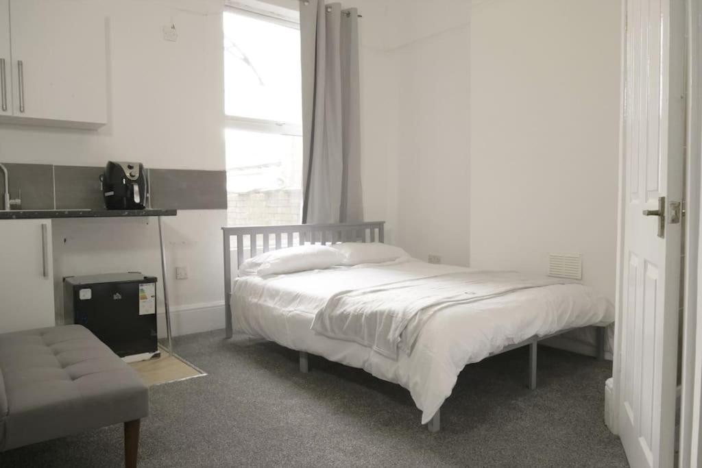 Discover Your Cozy Haven A Perfect Studio Getaway Лимингтон Экстерьер фото